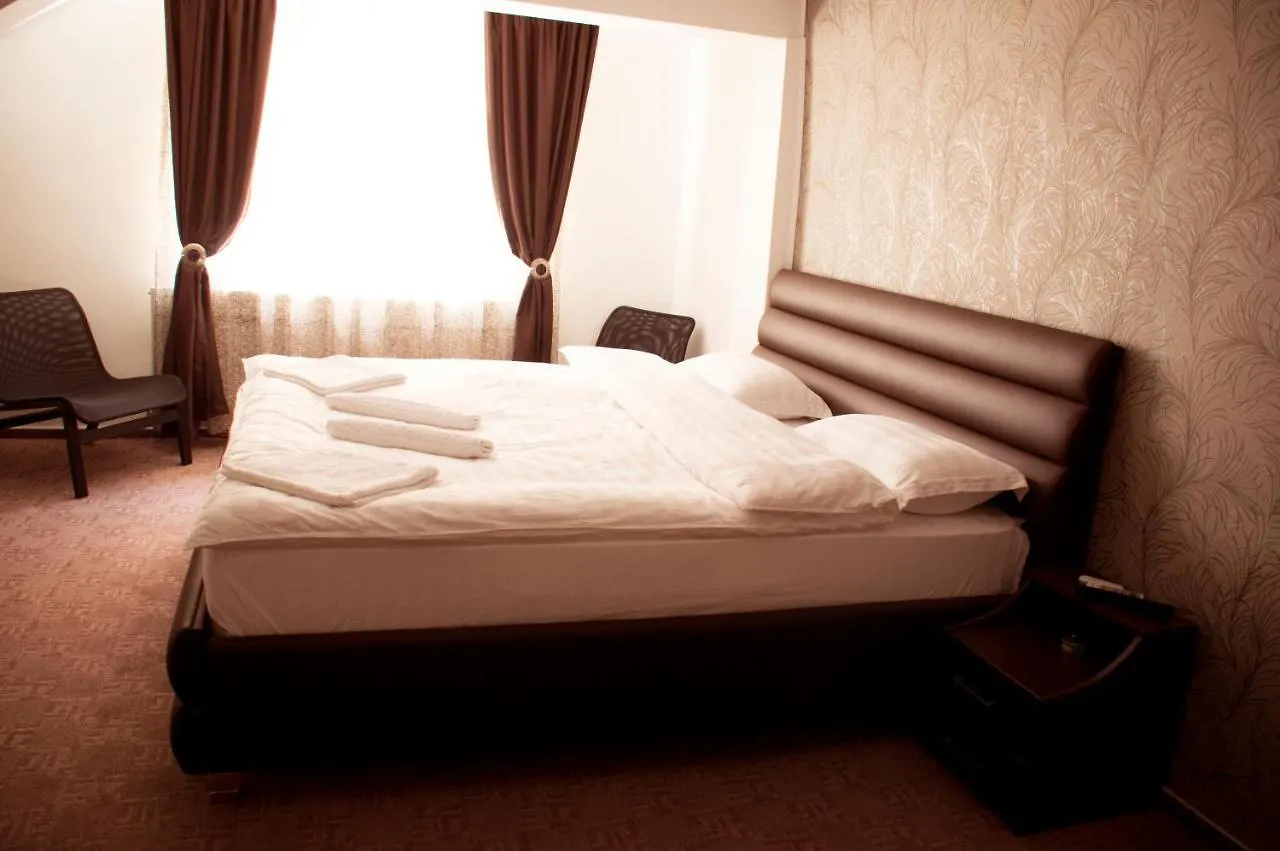 Gasthuis Ely'S Mansion Hotel Boekarest